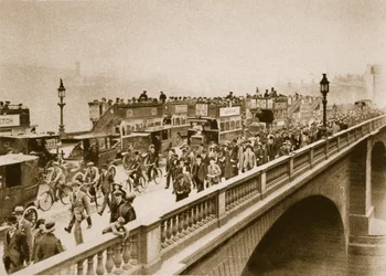 Monday morning rush hour on London Bridge